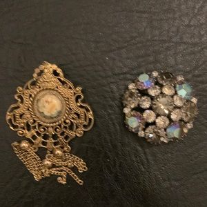 Assorted brooches